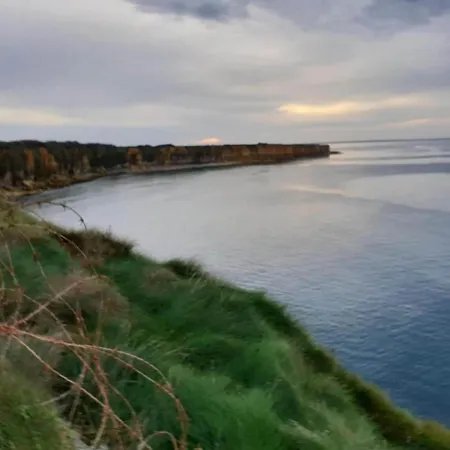 Near Omaha Normandy, Cleaning Included Feriehus