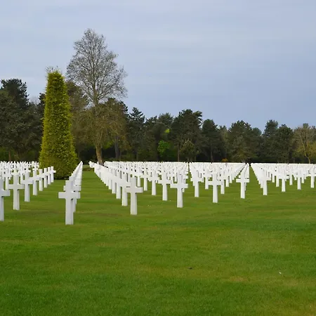 Near Omaha Normandy, Cleaning Included Feriehus